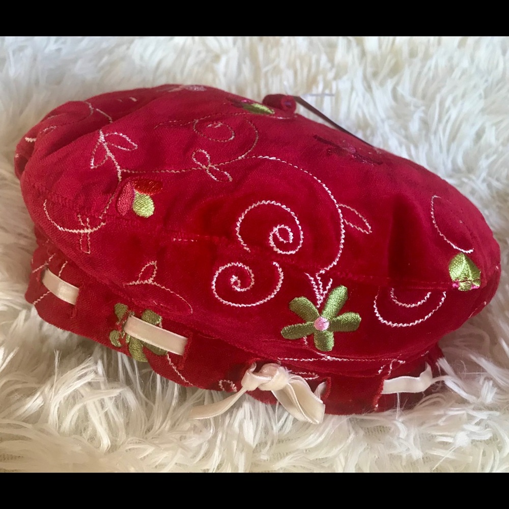 Beautiful red baret hat, perfect for the holidays.